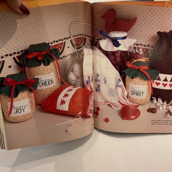 ALL THROUGH THE HOUSE Christmas in Cross Stitch Great Patterns Sewing Crafts - Picture 10 of 13